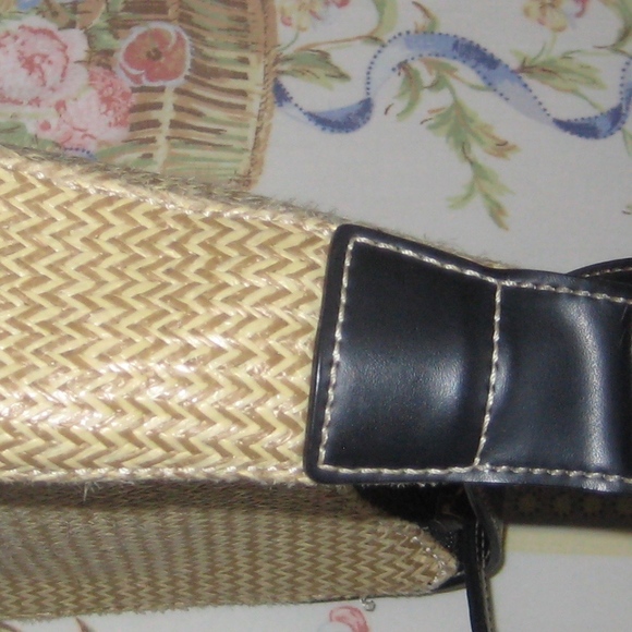 Kennth Cole REACTION Wicker/Woven Handbag - Picture 6 of 7
